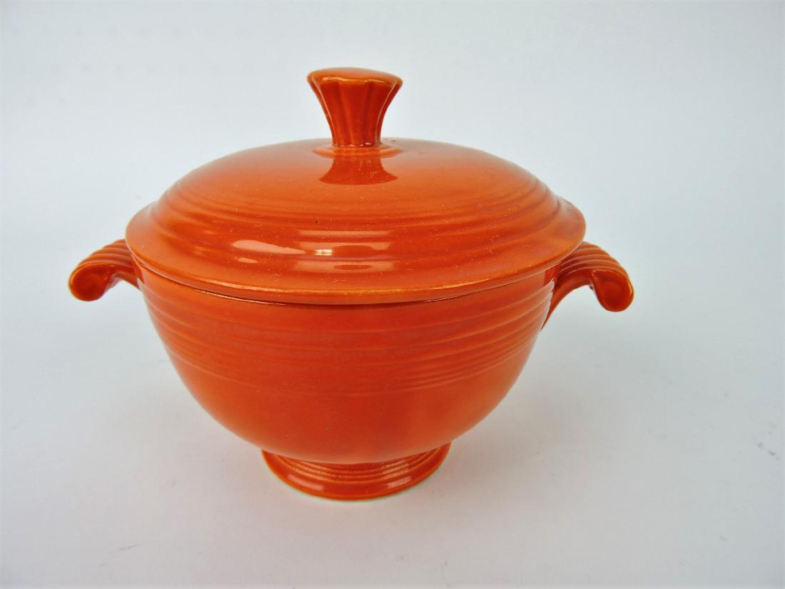 Fiesta onion soup, red, minor rim: nick to lid