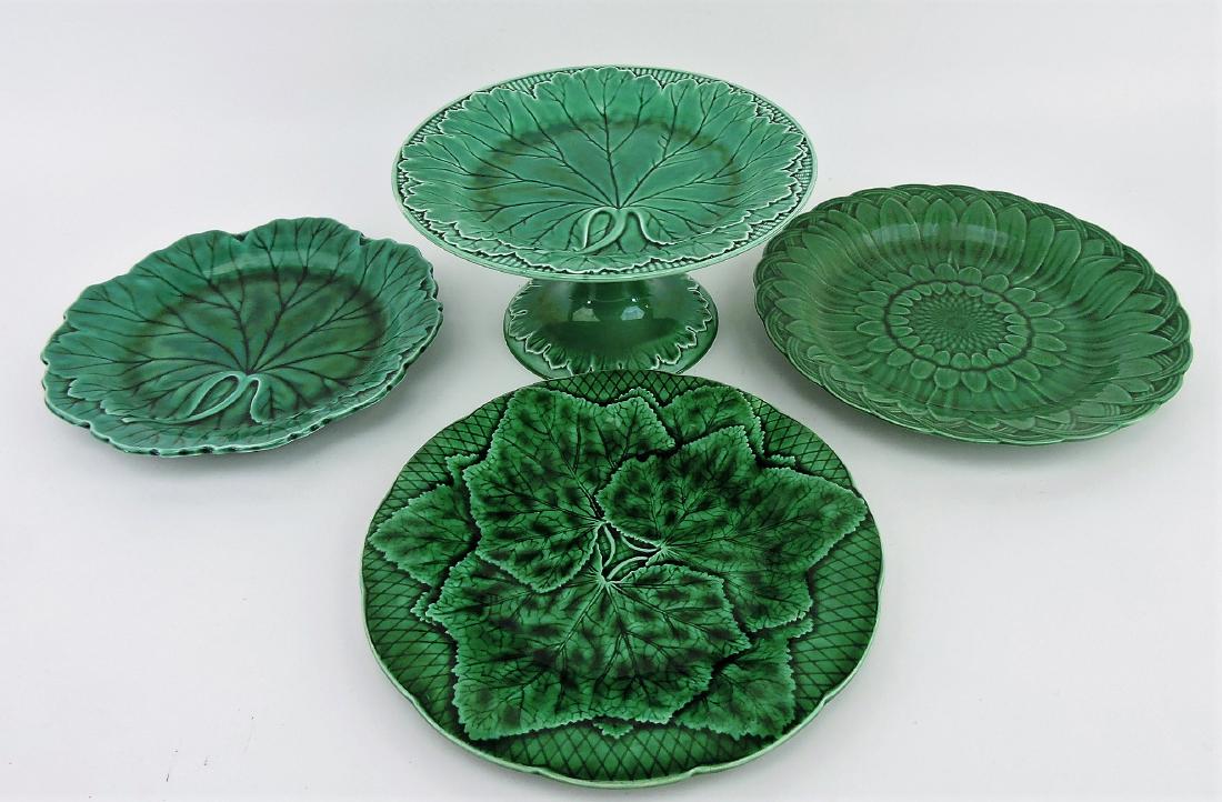 Majolica dark green lot of 3 plates: and compote, various condition