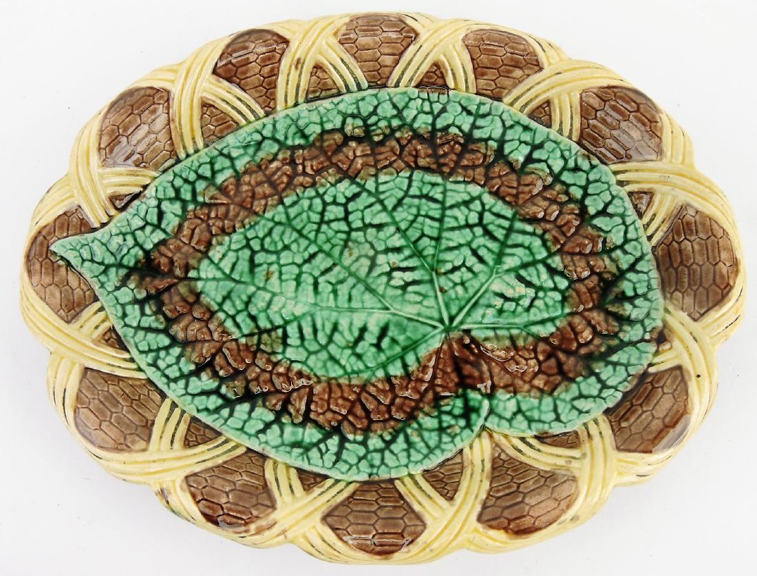 Etruscan majolica begonia and: wicker tray, 12"