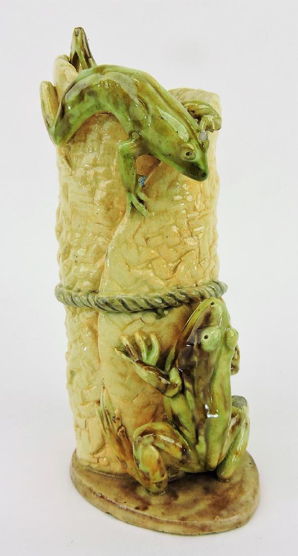 Raphael Bordalo Pinheiro majolica: vase c.1900 formed as frogs climbing a furled basket bound by rope, 6", minor nick to frogs