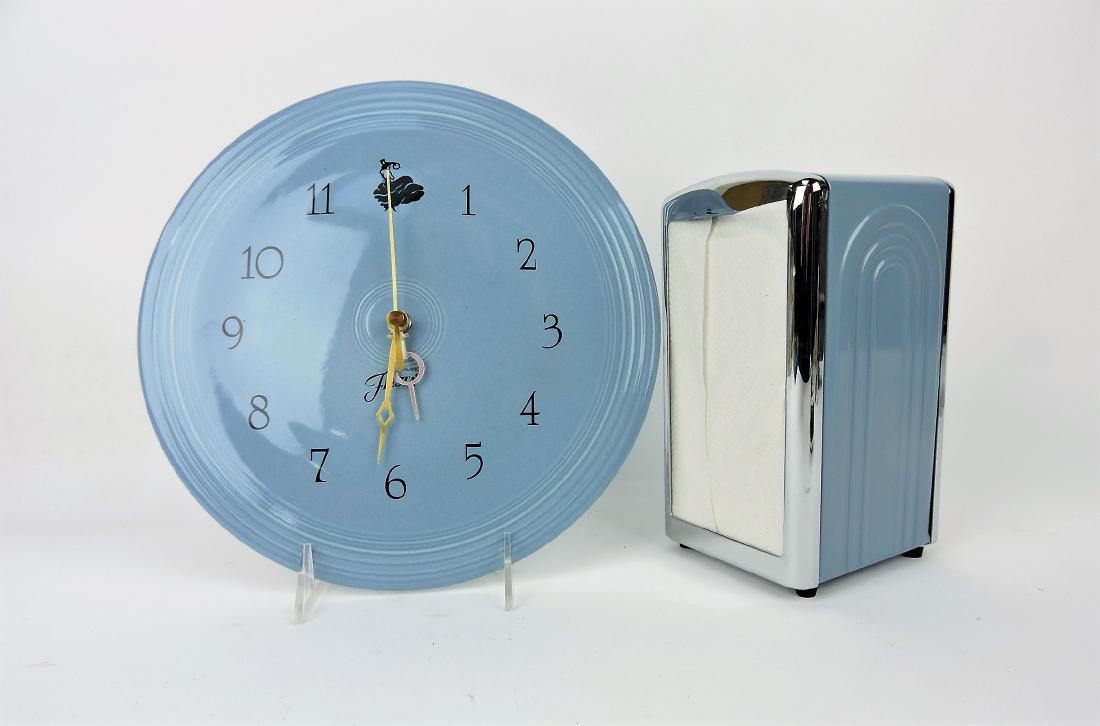 Fiesta Post 86 periwinkle plate clock (1 of 1)