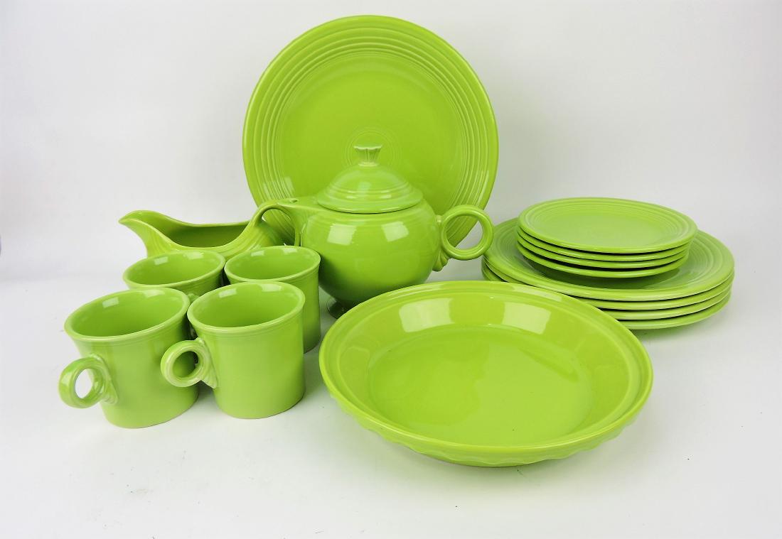 Fiesta Post 86 chartreuse lot of 16: pieces