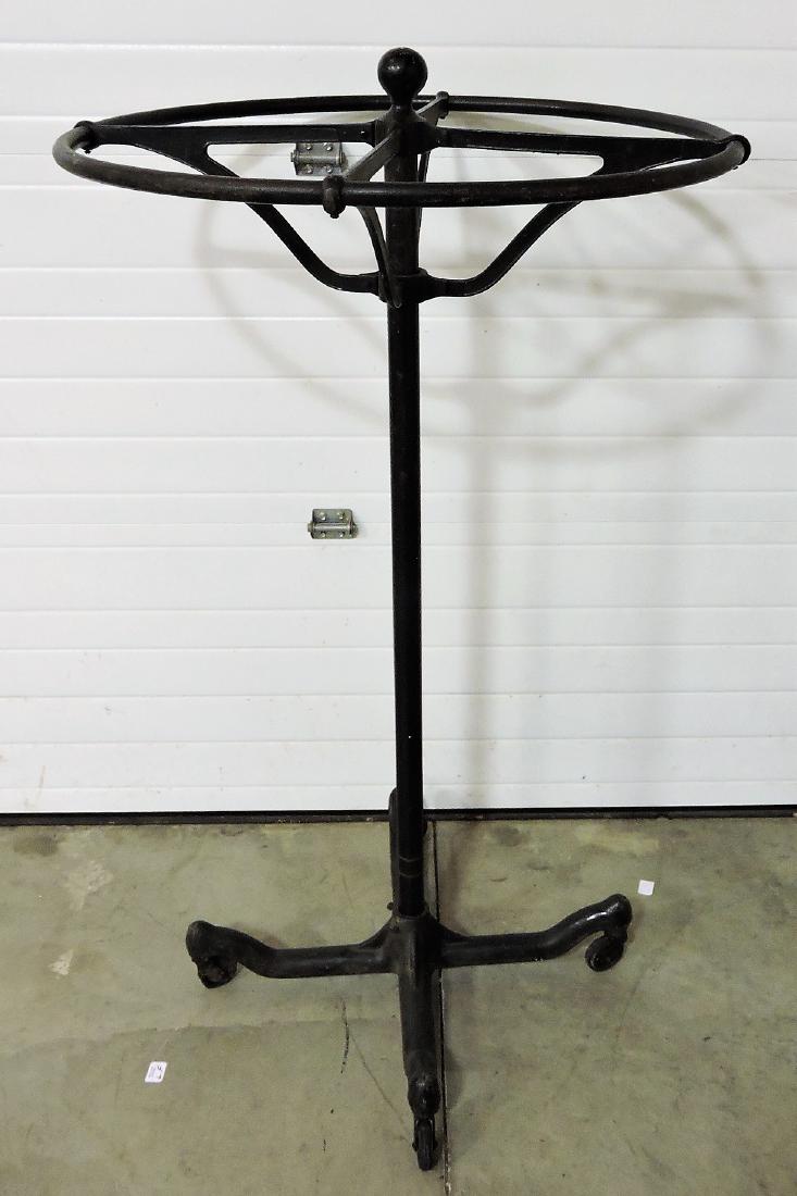 Cast iron round clothes rack (1 of 1)