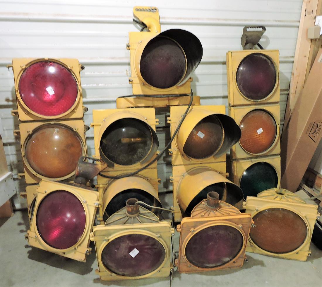 Lot of 7 assorted stop lights: .
