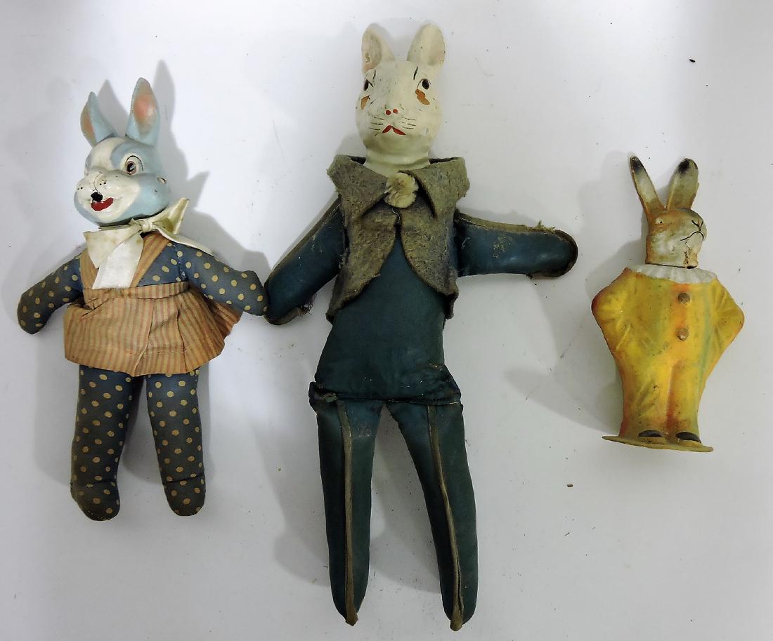 Lot of 3 rabbits, 2 dolls with paper (1 of 1)