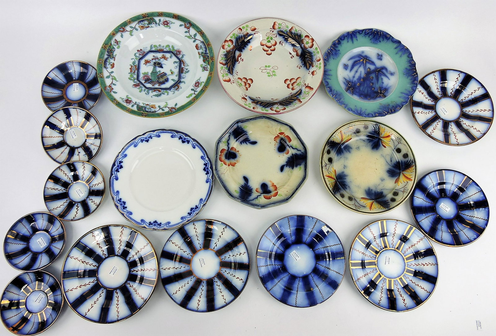 Gaudy ironstone lot of 17 plates: and saucers, various condition