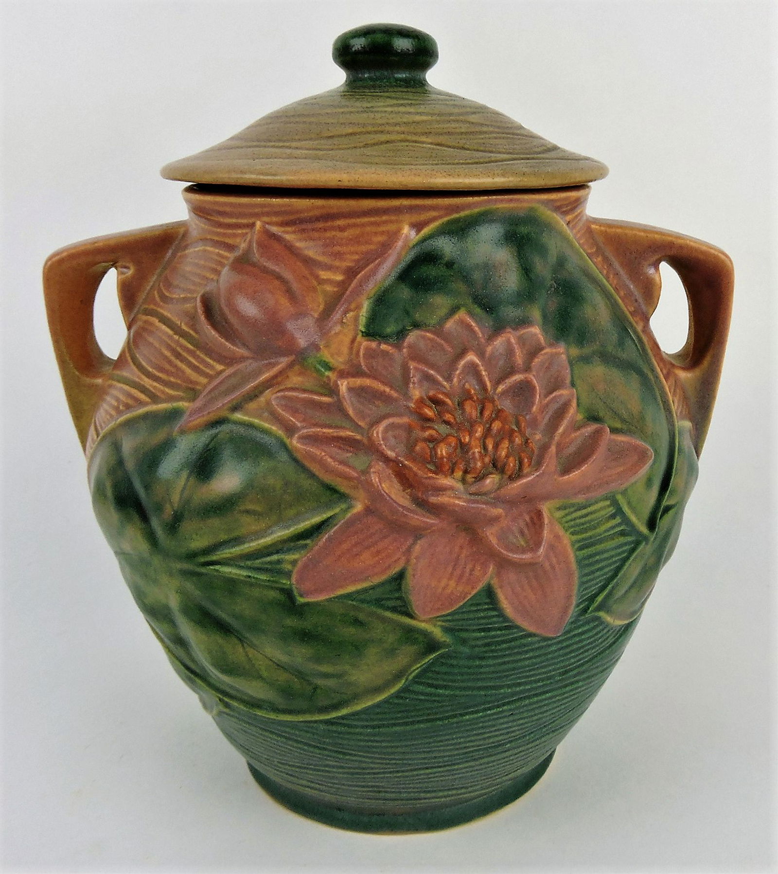 Roseville pink Water Lily cookie jar,: 1-8"