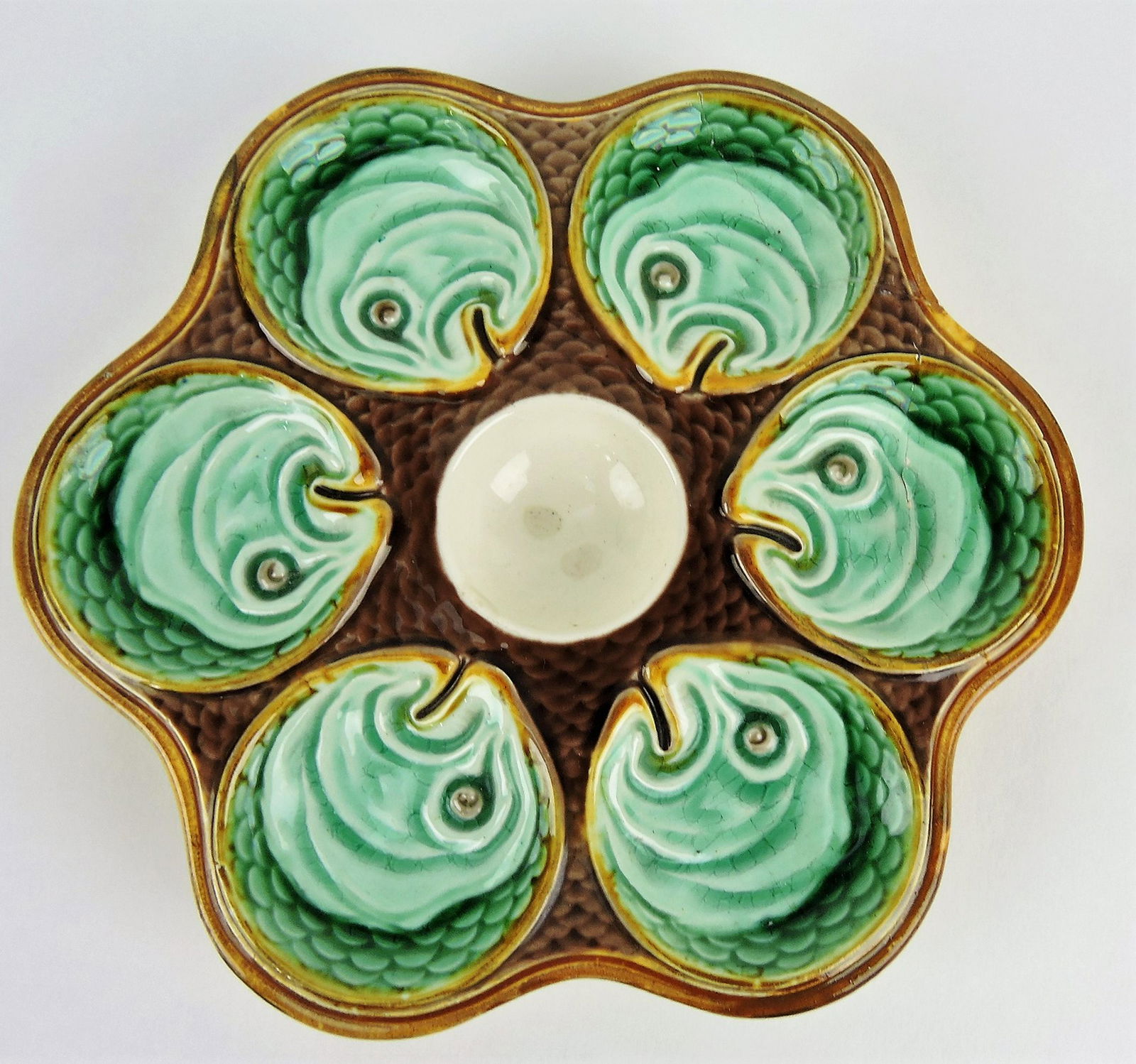 Wedgwood majolica 6 well oyster: plate, repairs, 7 1/4"