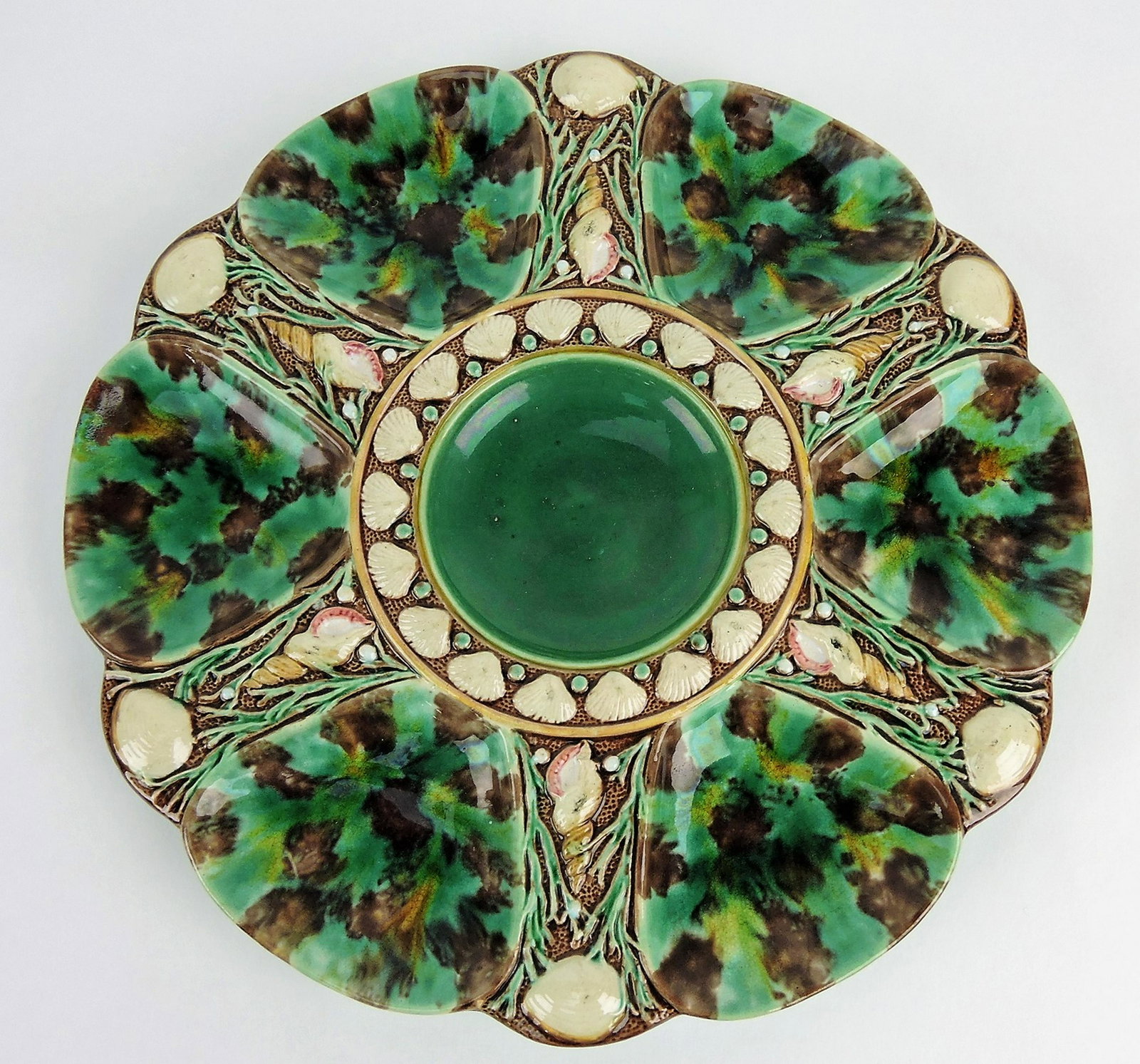 Minton majolica 6 well mottled oyster: plate, 9", professional rim repair