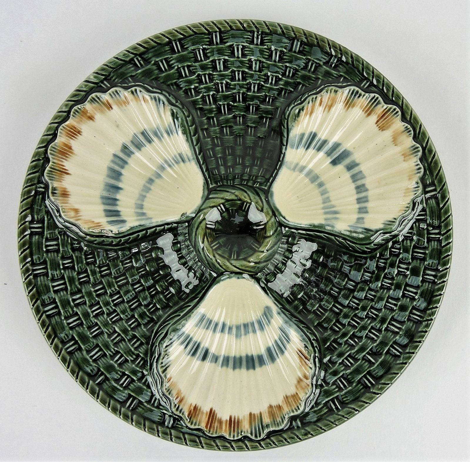 Longchamp majolica 3 well 8" oyster: plate
