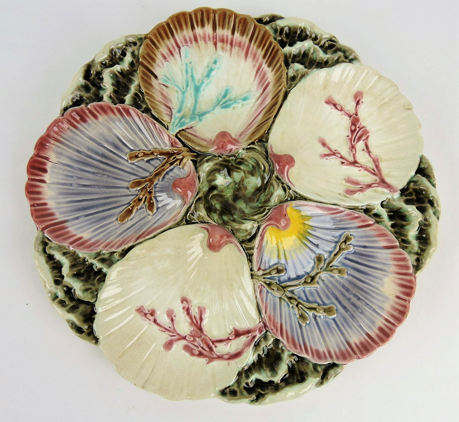 Wedgwood Ocean majolica oyster plate,: 9", hairline