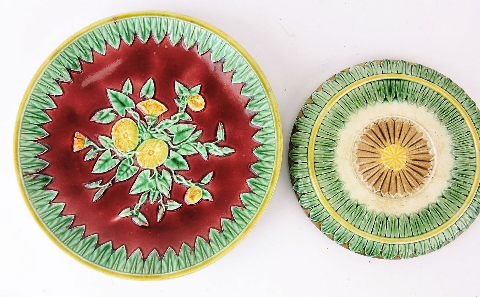 Etruscan majolica rare red morning: glory 9" plate and conventional trivet