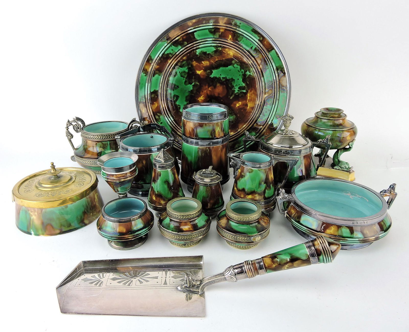 Wedgwood majolica mottled "Egyptian": lot of 16 pieces, many with hallmarked silver mountings