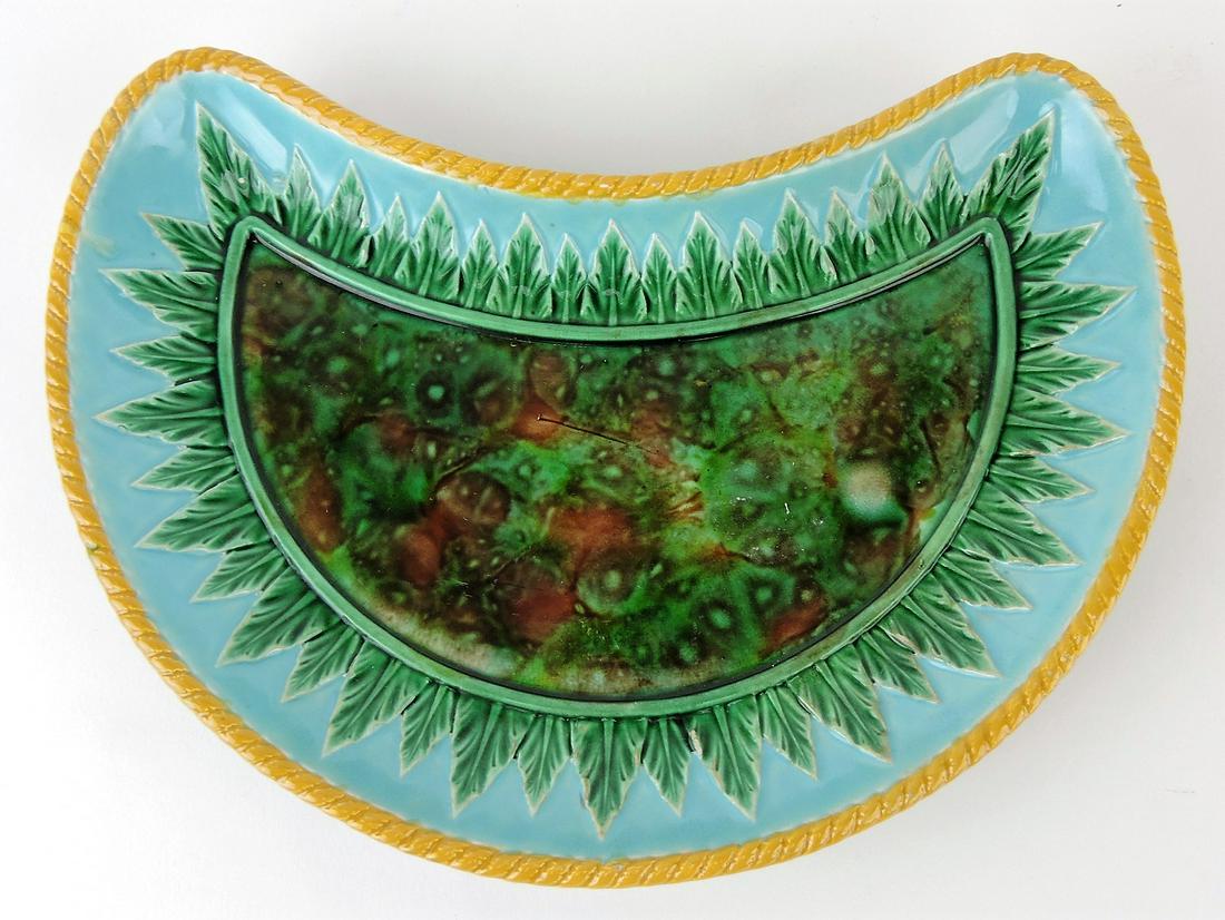 George Jones majolica acanthus: leaf crescent shape plate, 9 1/2"
