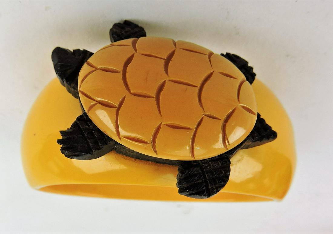 Bakelite lady's hinged bracelet: with turtle