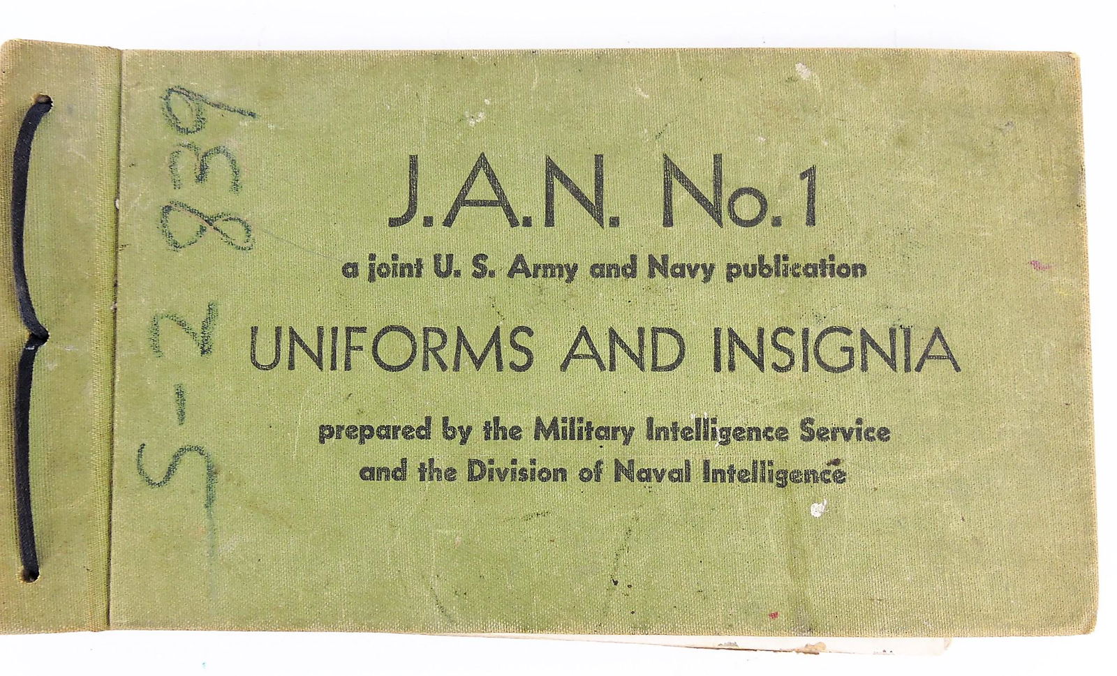 US Military WWII uniform and insignia (1 of 3)