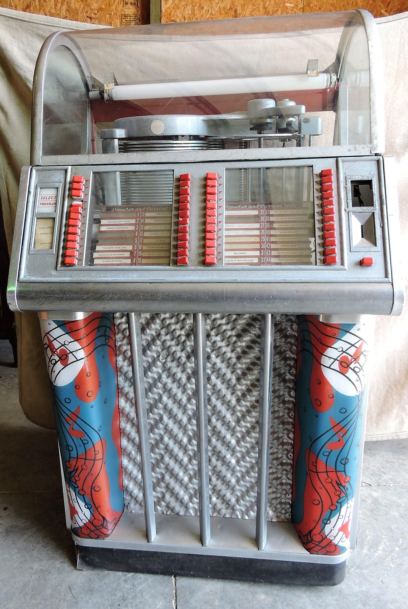 Wurlitzer Model 1650A jukebox: .