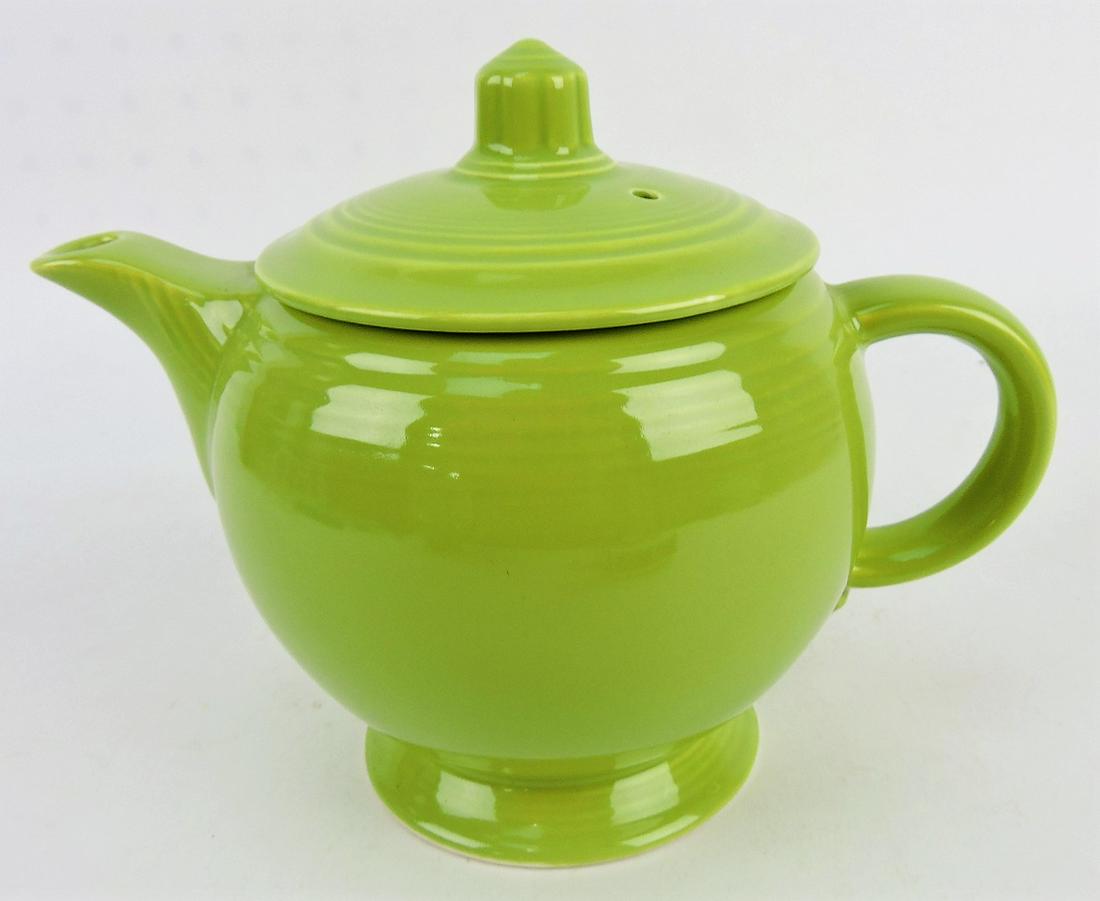 Fiesta medium teapot, chartreuse (1 of 1)