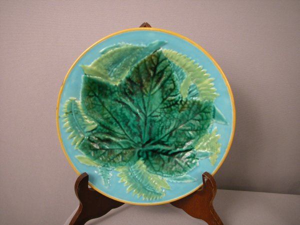 Majolica GEORGE JONES leaf and fern plate with tur