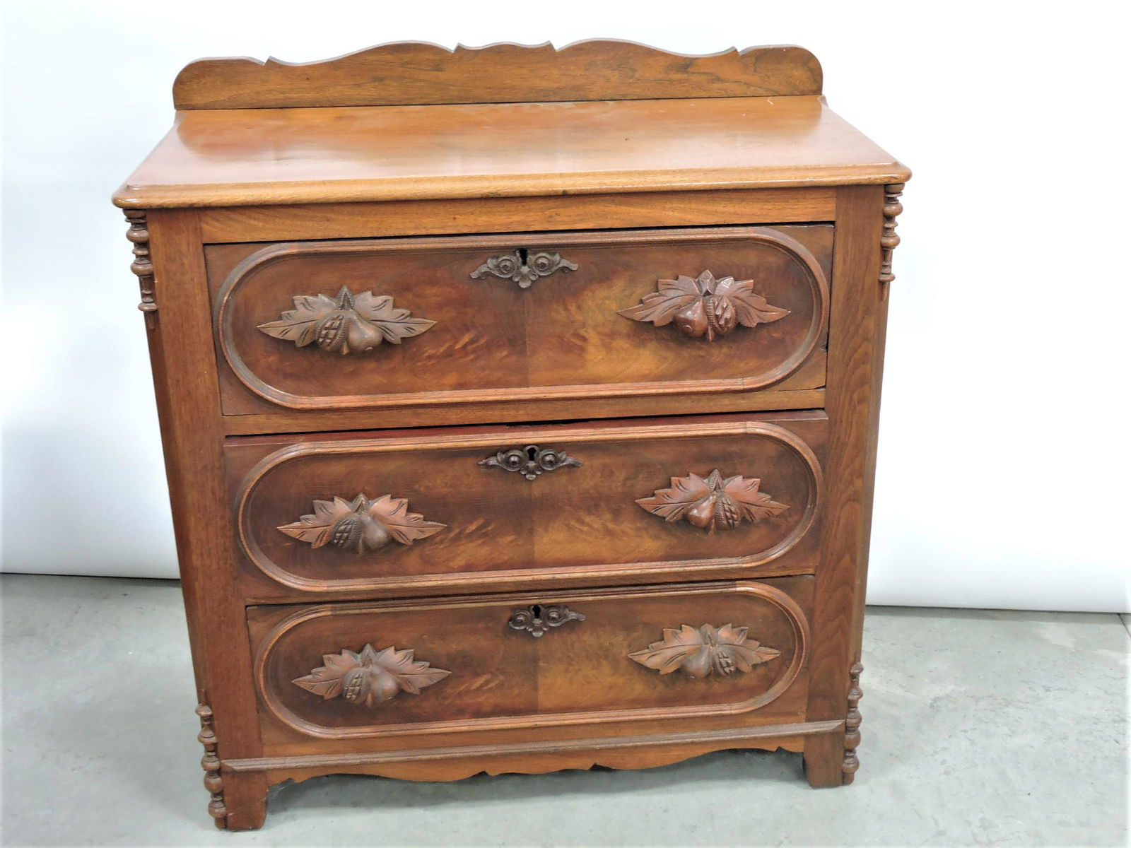 Walnut Victorian 3 drawer commode (1 of 1)