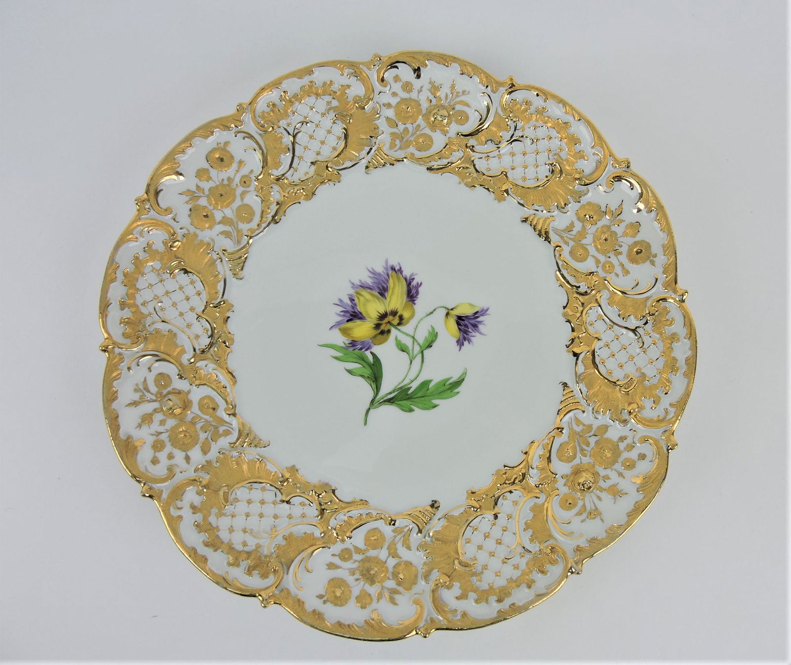 Meissen large round tray with heavy (1 of 2)