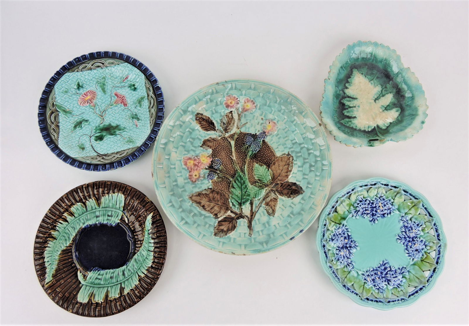 Majolica lot of 5 plates, various (1 of 1)