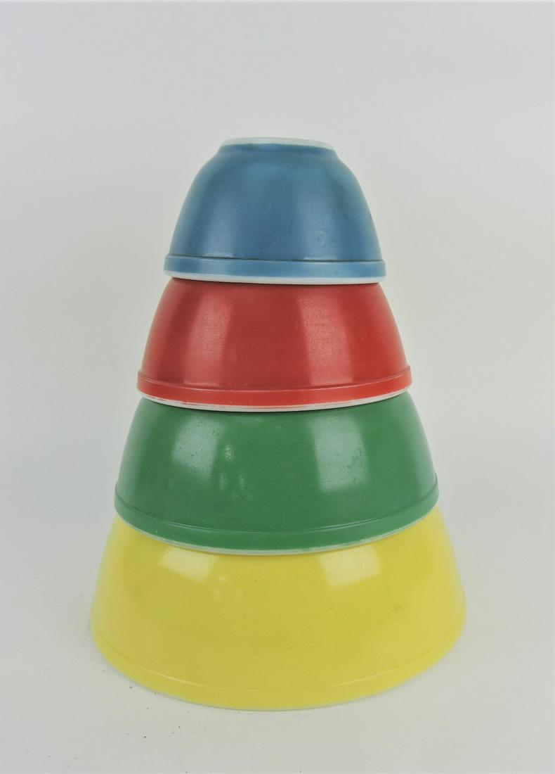 Pyrex set of 4 nested mixing bowls (1 of 1)