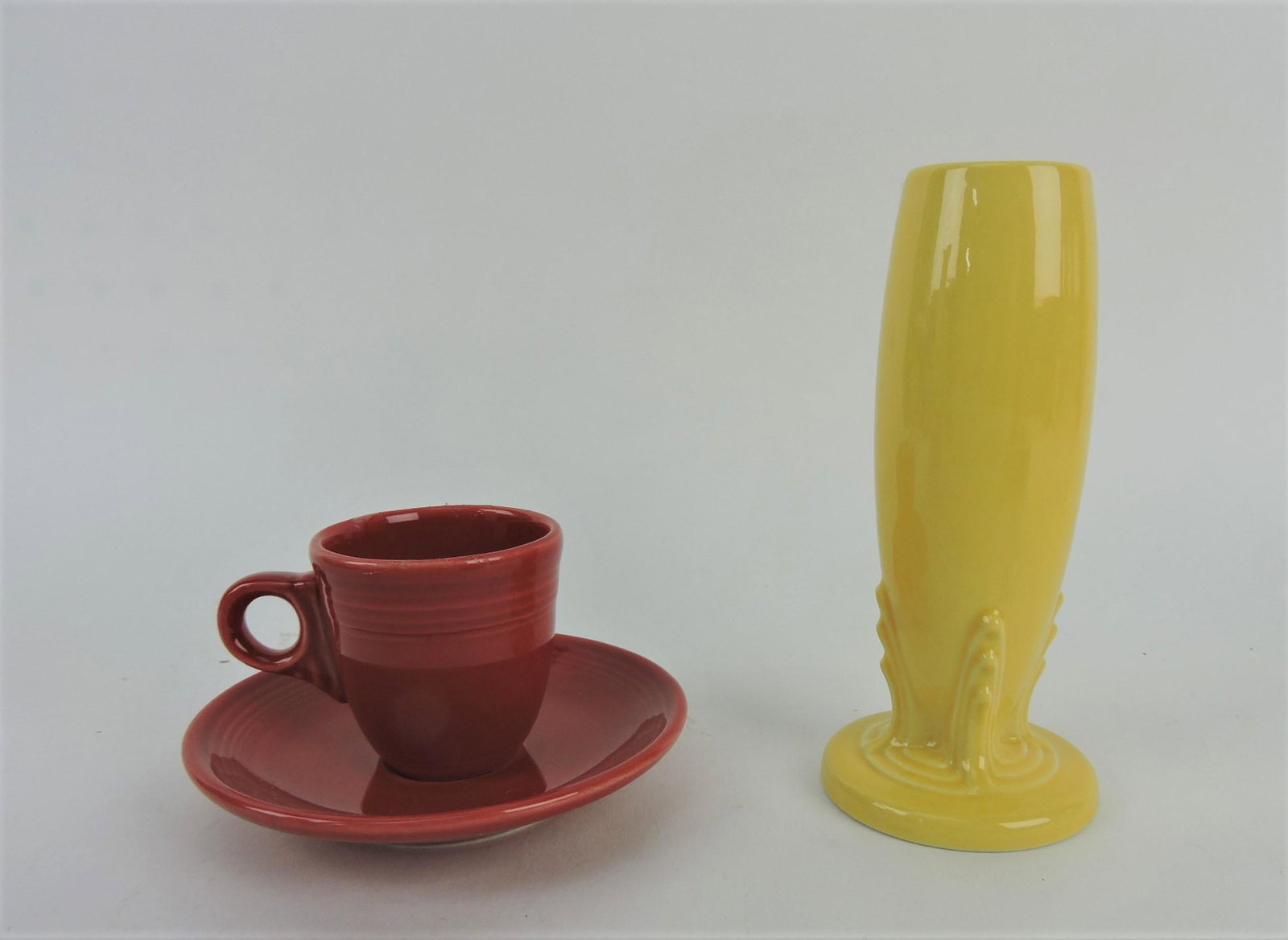Fiesta Post 86 scarlet AD cup/saucer (1 of 1)