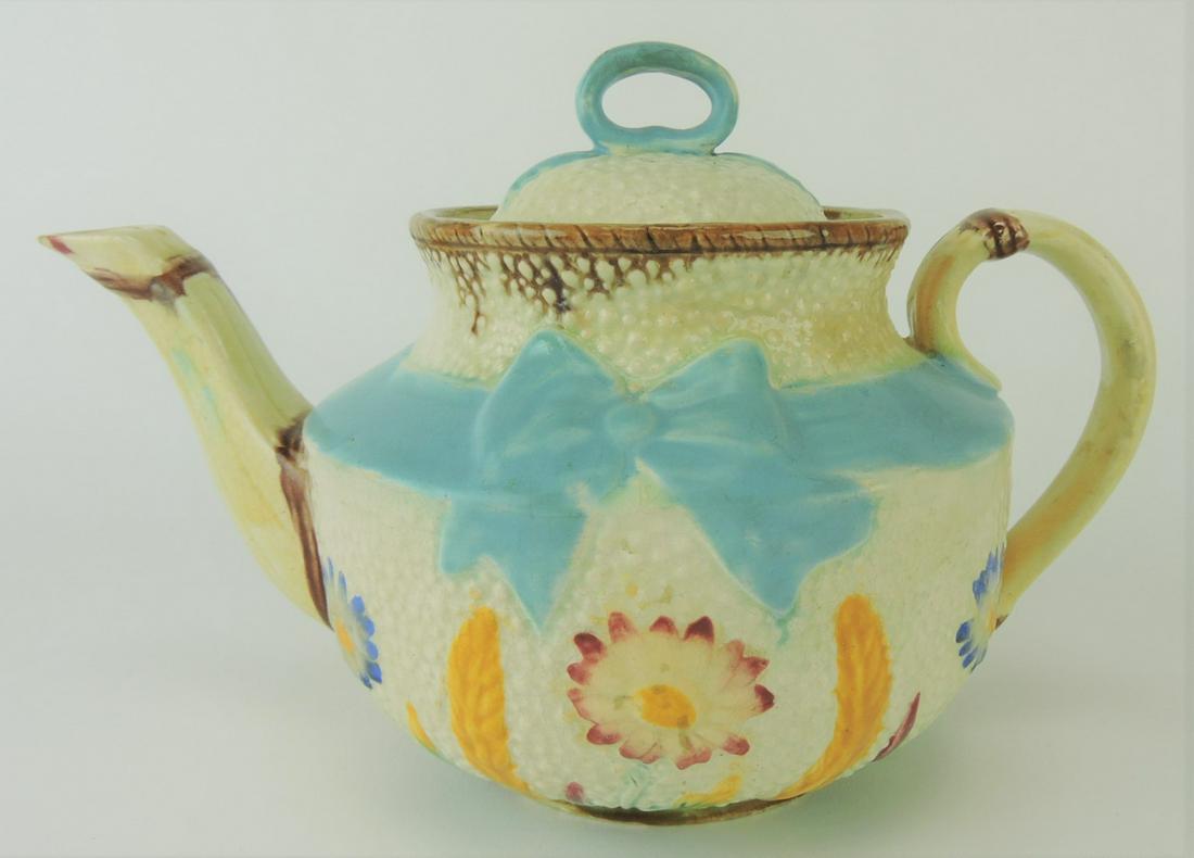 Fielding majolica wheat, daisy, ribbon (1 of 1)