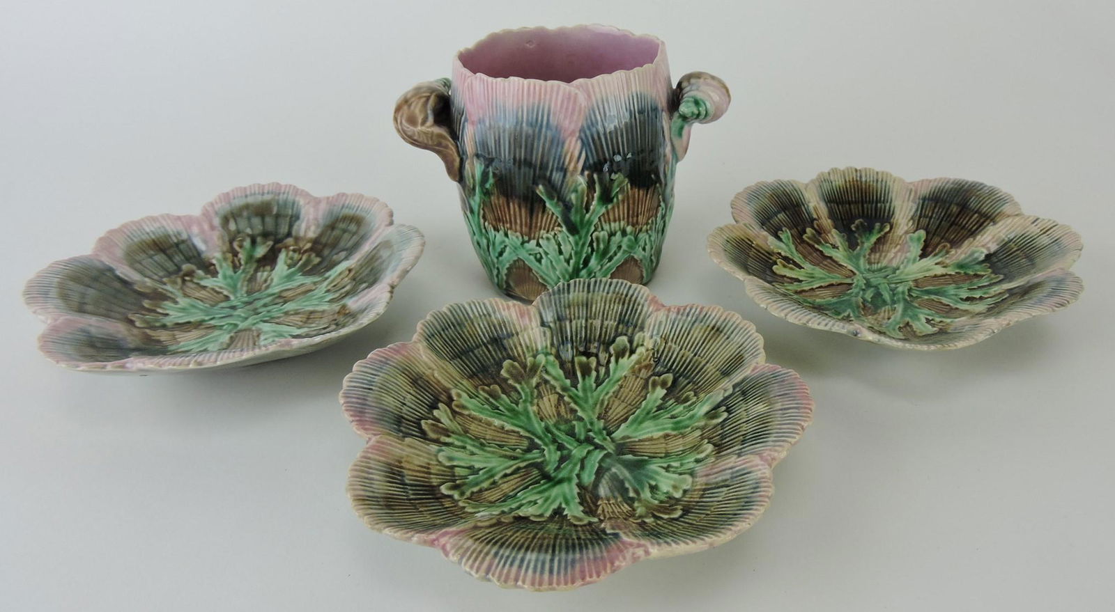 Etruscan majolica shell & seaweed (1 of 1)