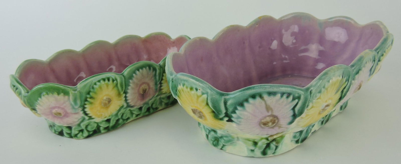 Etruscan majolica daisy lot of 2 (1 of 1)