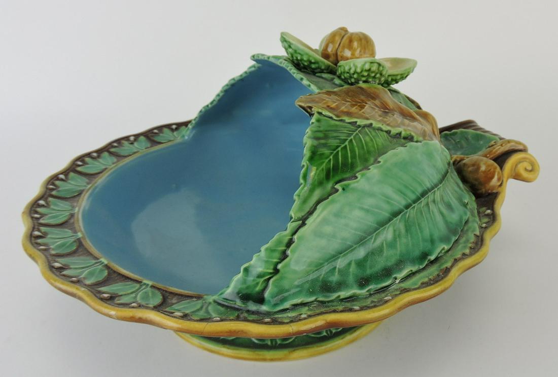 Minton Majolica chestnut server, rim (1 of 1)