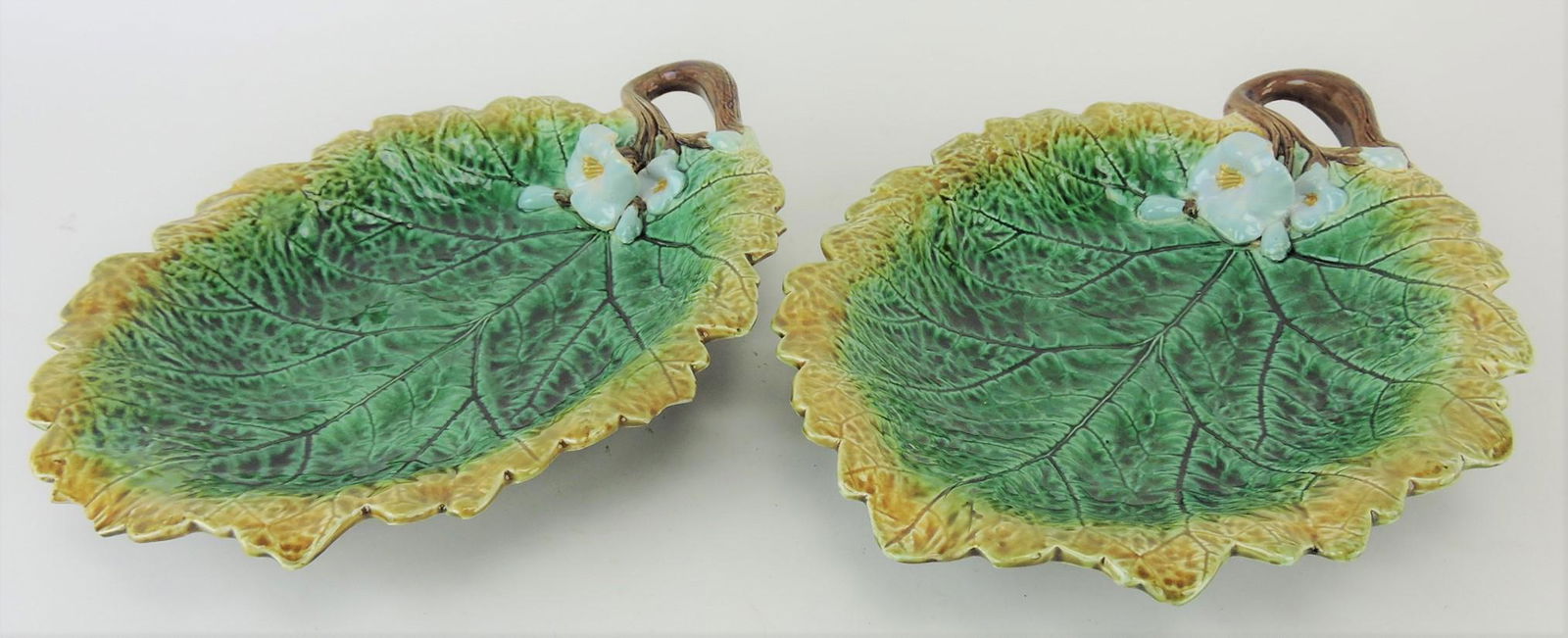 Holdcroft majolica pair of leaf trays (1 of 1)
