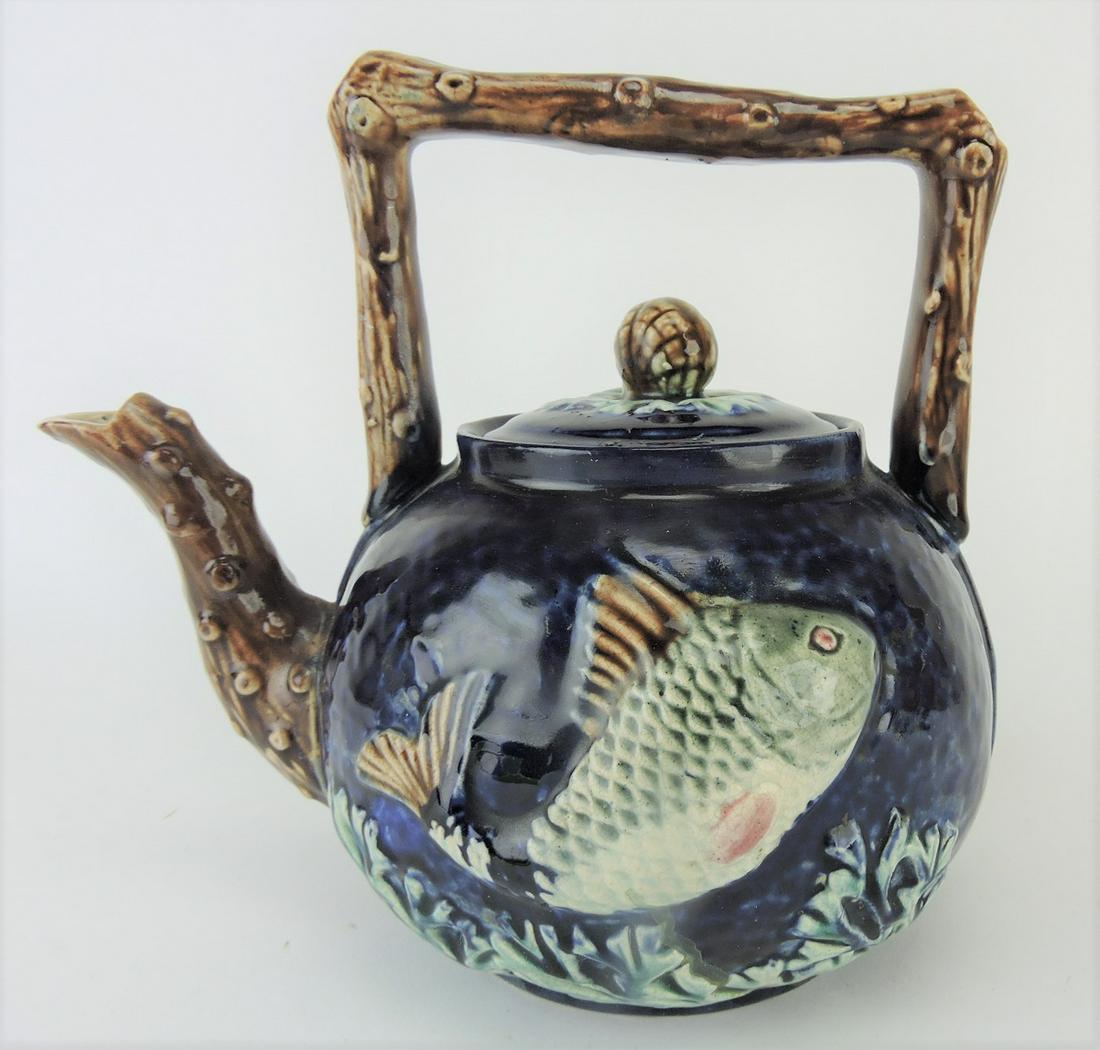 Majolica cobalt fish and seaweed tea (1 of 1)
