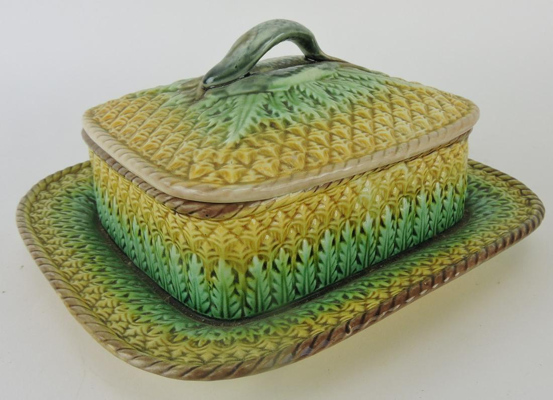 Majolica pineapple sardine box: .