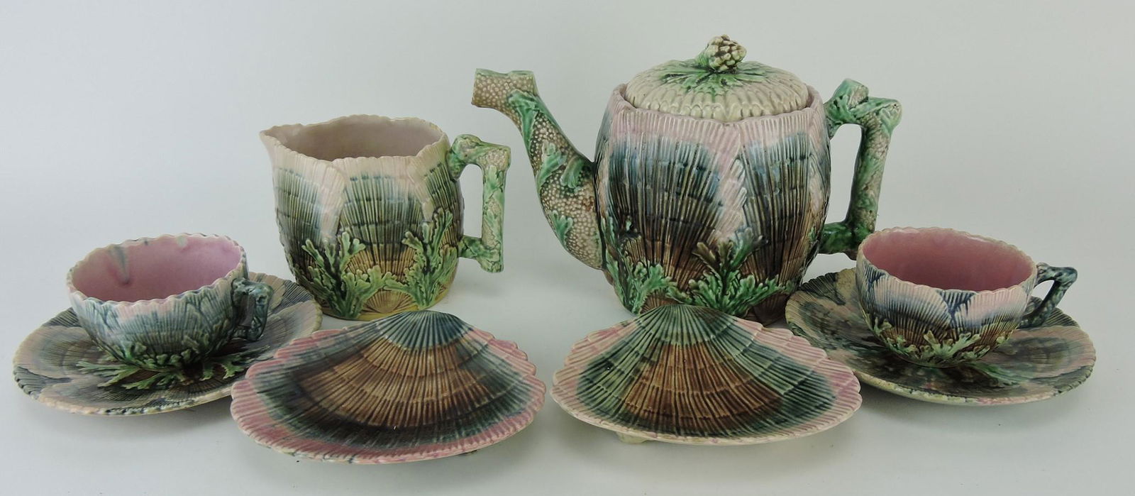 Etruscan shell and seaweed majolica (1 of 1)