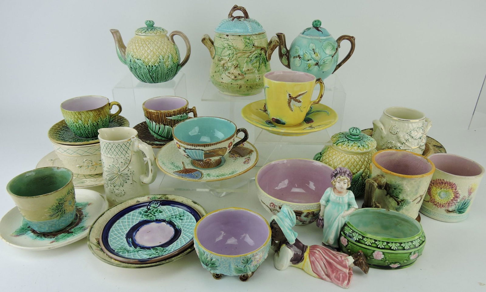 Majolica lot of 21 assorted pieces, (1 of 1)
