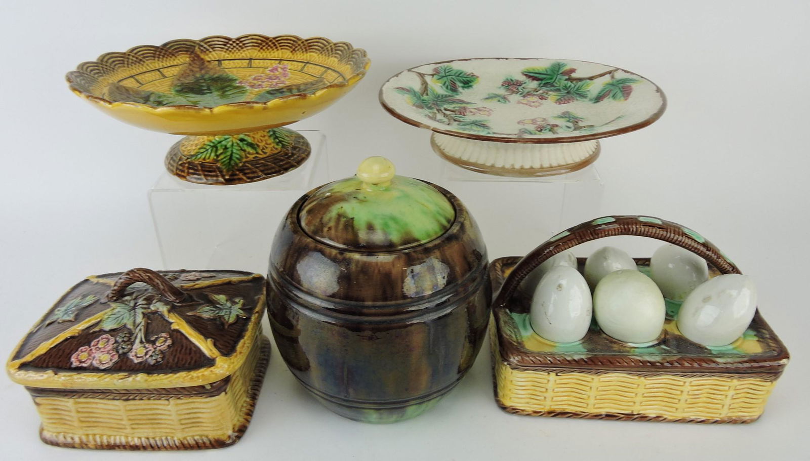 Majolica lot of 5 pieces; 2 compotes, (1 of 1)