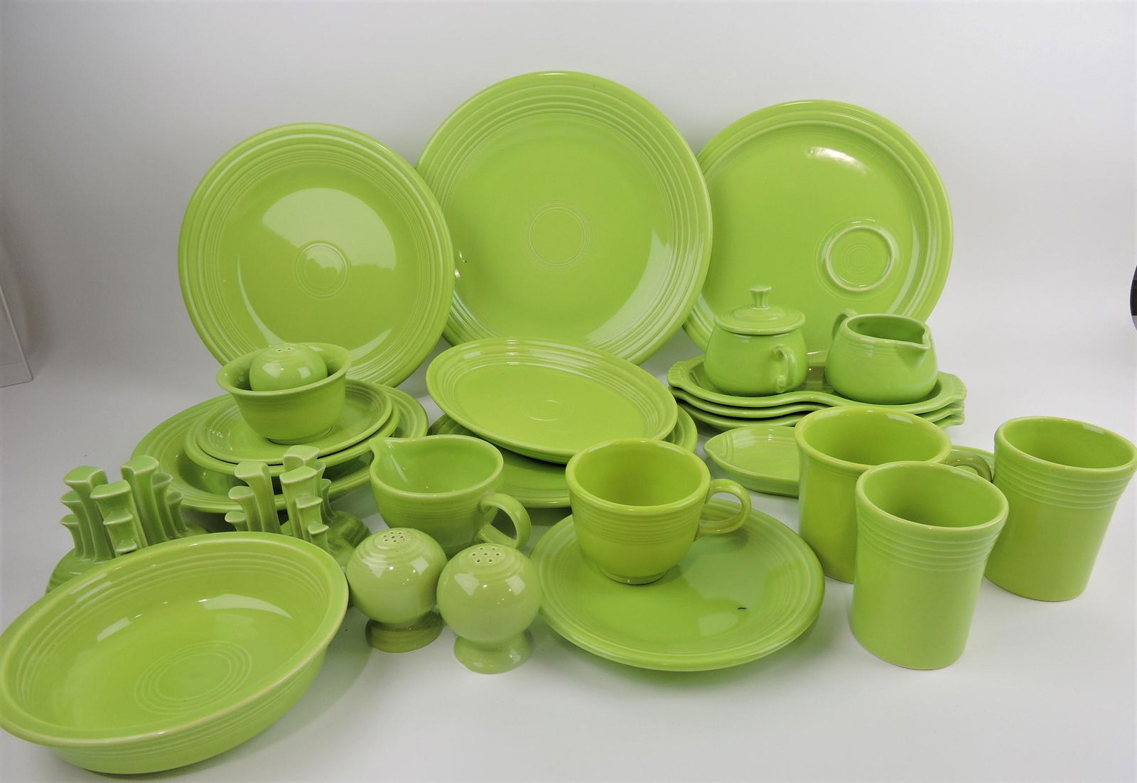 Fiesta Post 86 chartreuse lot of (1 of 1)