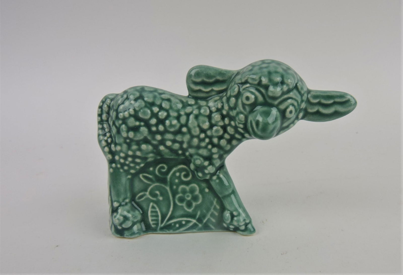 Fiesta Harlequin animal, lamb, (1 of 1)