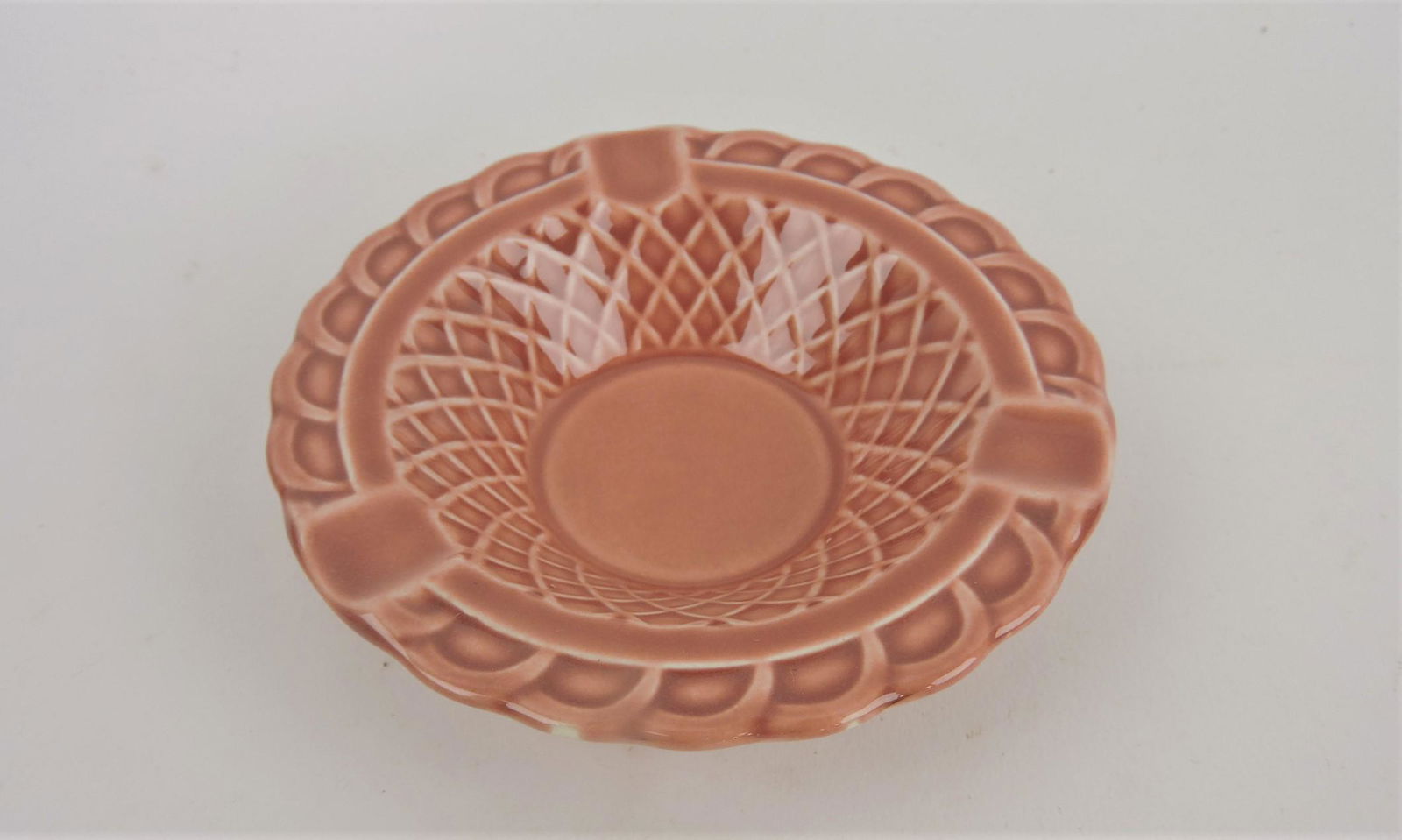 Fiesta Harlequin basketweave ashtray, (1 of 1)