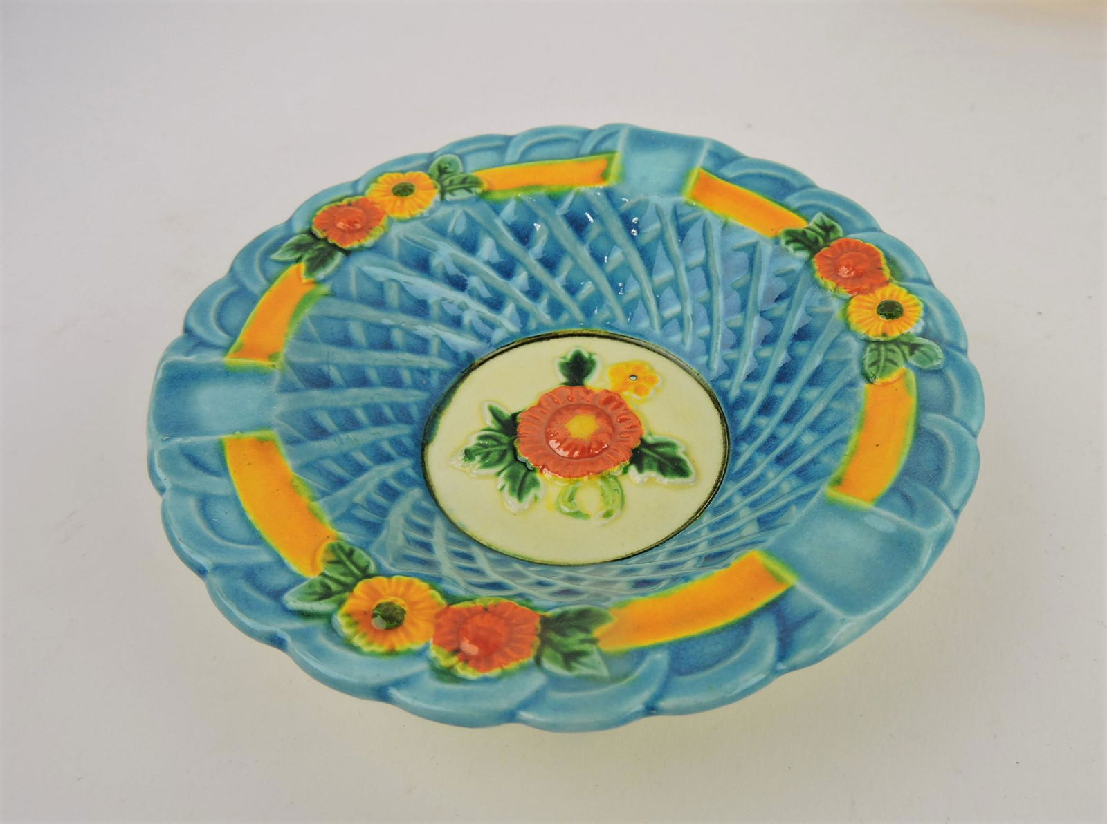 Fiesta Harlequin basketweave ashtray (1 of 1)