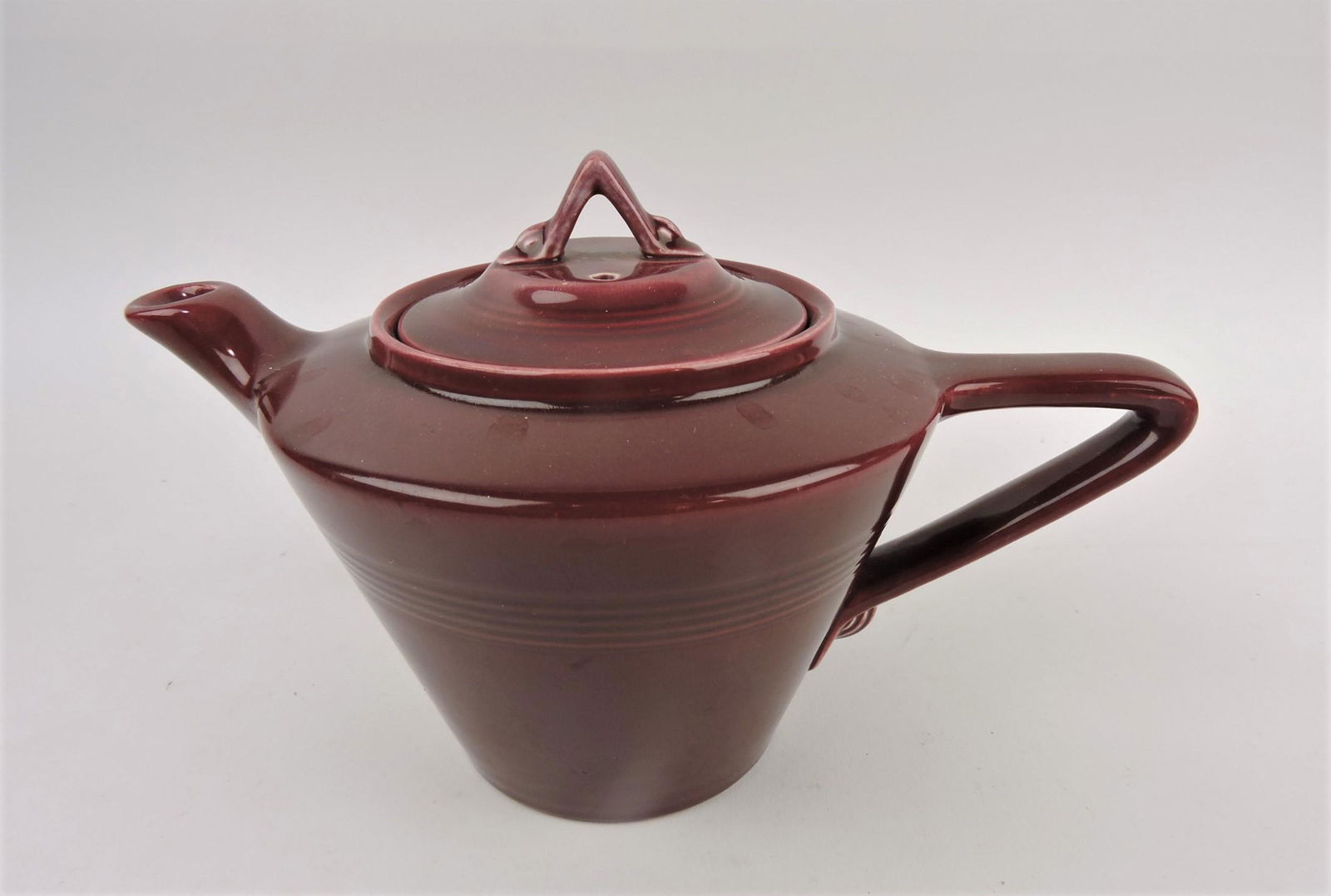 Fiesta Harlequin teapot, maroon (1 of 1)