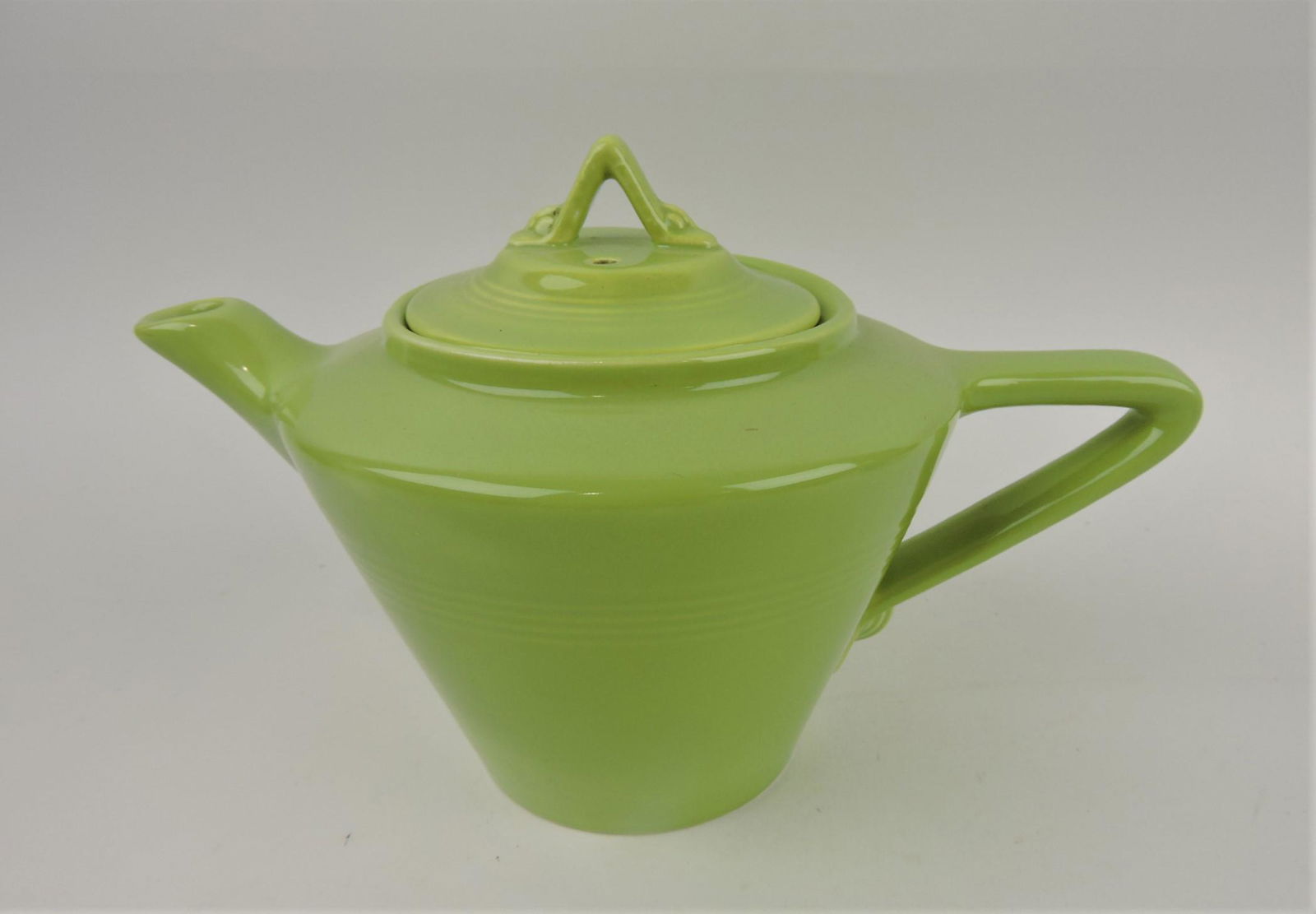 Fiesta Harlequin teapot, chartreuse (1 of 1)