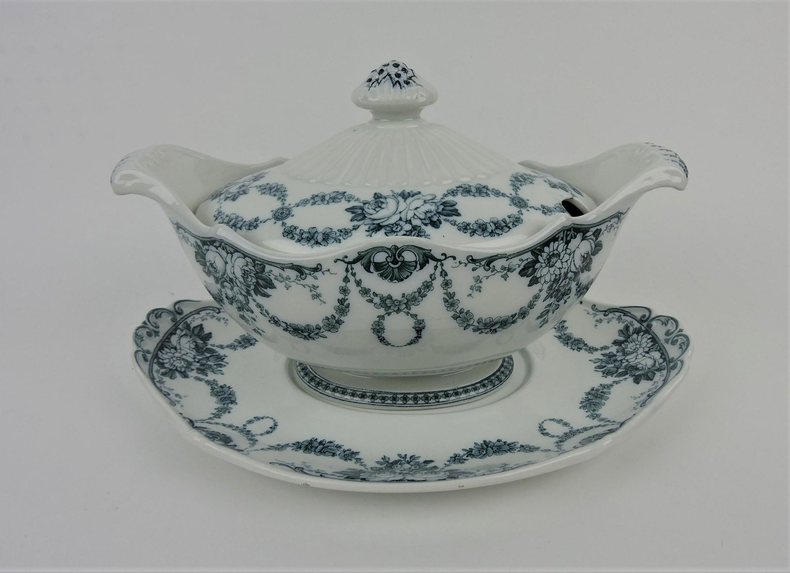 Wedgwood Grosvenor green/white: ironstone soup tureen and undertray, 14 1/2"w, 8 1/2"h
