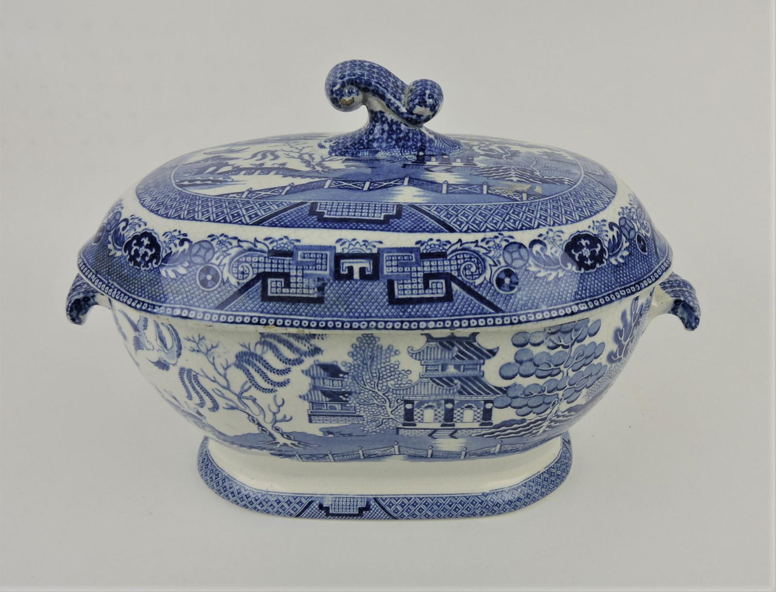 English Blue Willow soup tureen,: minor hairline to base, 14"w, 9 1/2"h