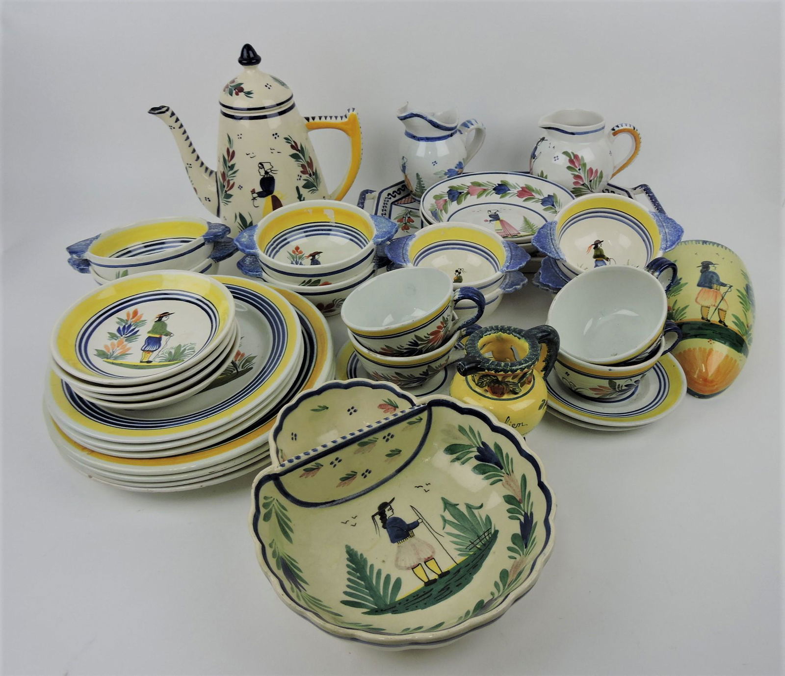 Quimper lot of 37 pieces (1 of 1)