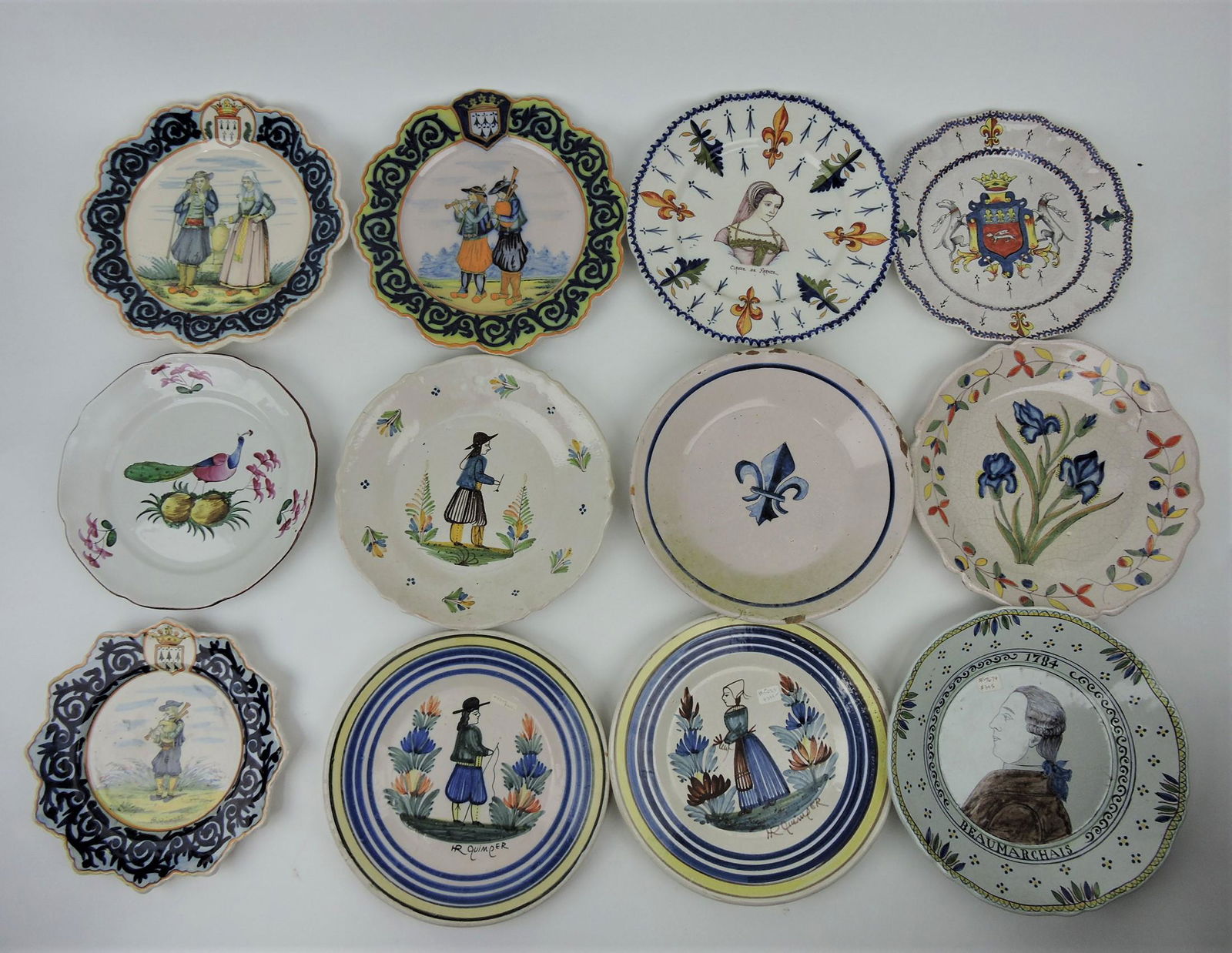 Quimper lot of 12 plates, various (1 of 1)