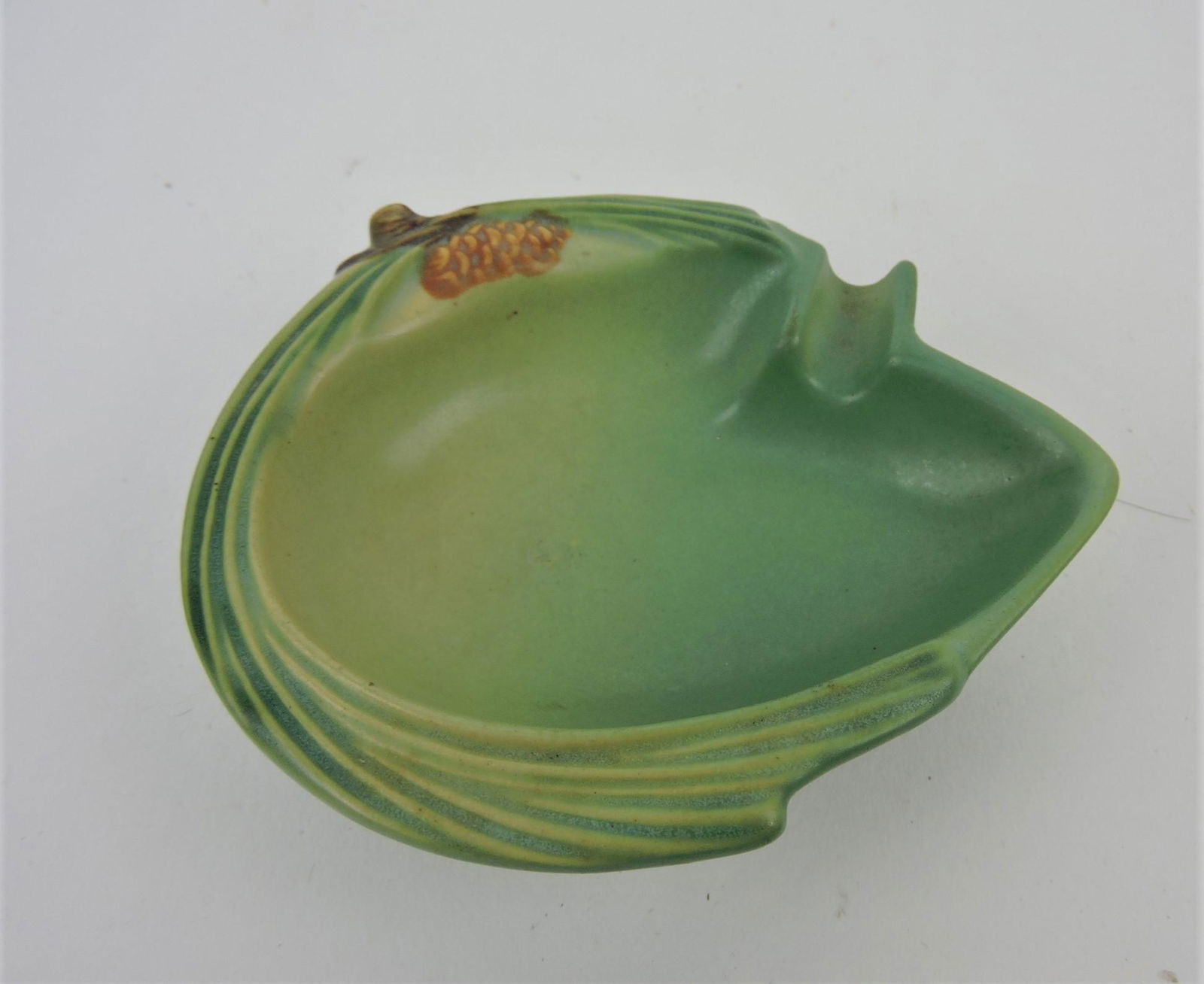Roseville green Pinecone ashtray, (1 of 1)