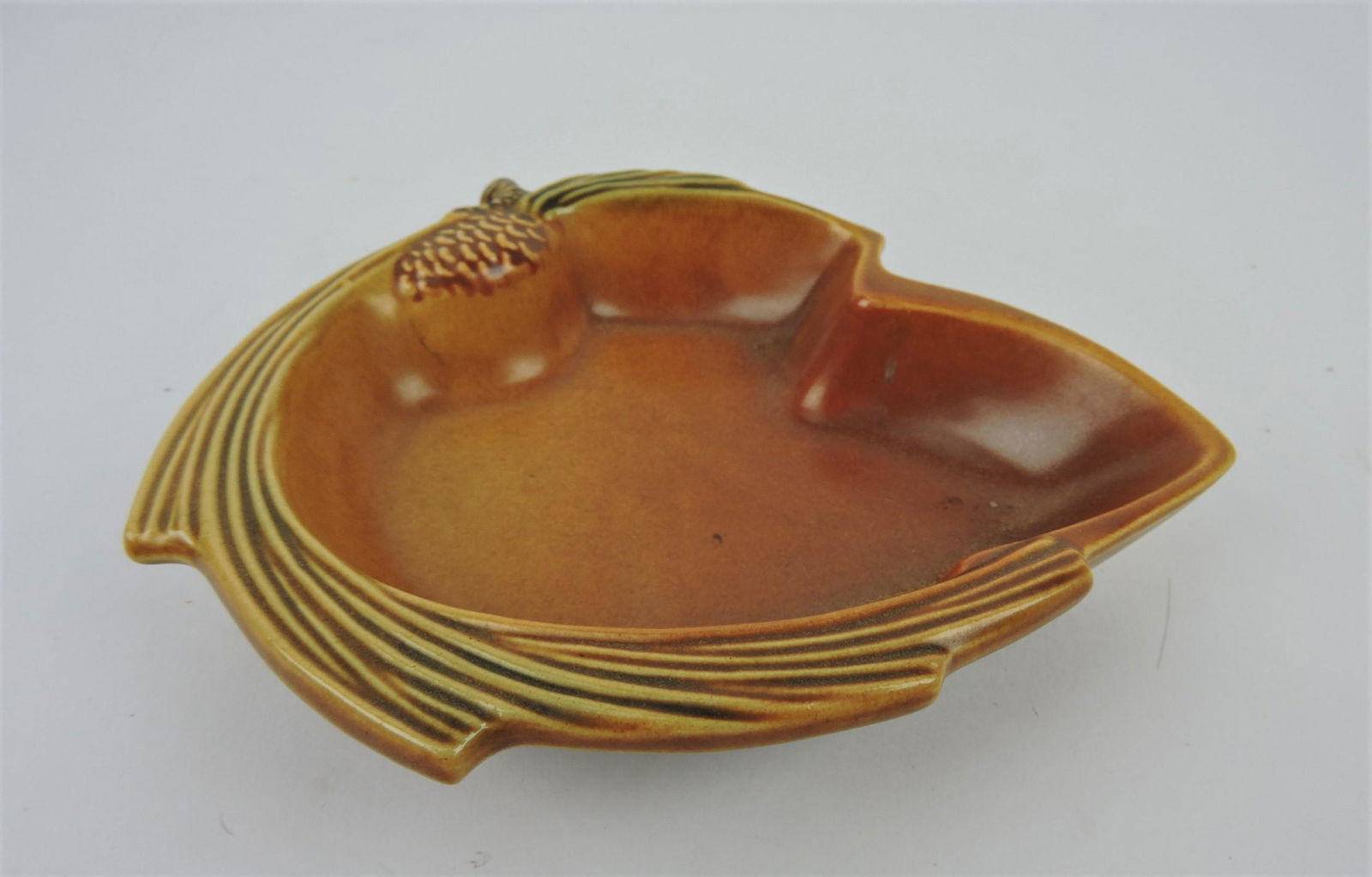 Roseville brown Pinecone tray, 497 (1 of 1)